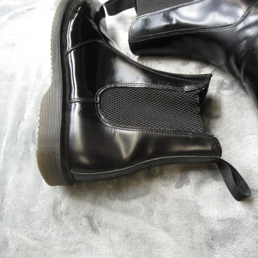 Dr. Martens couple small